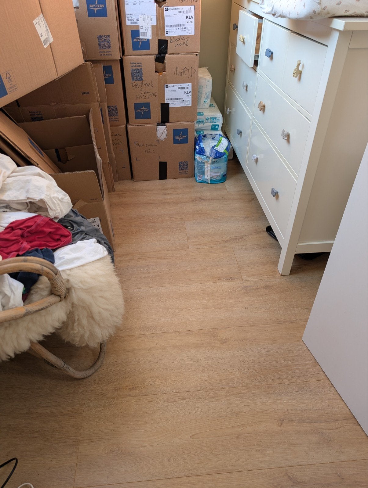 Laminaatvloer 24cm, eiken V4, 30m2 incl. ondervloer & plint, Ophalen, 50 tot 150 cm, Zo goed als nieuw, 10 m² of meer