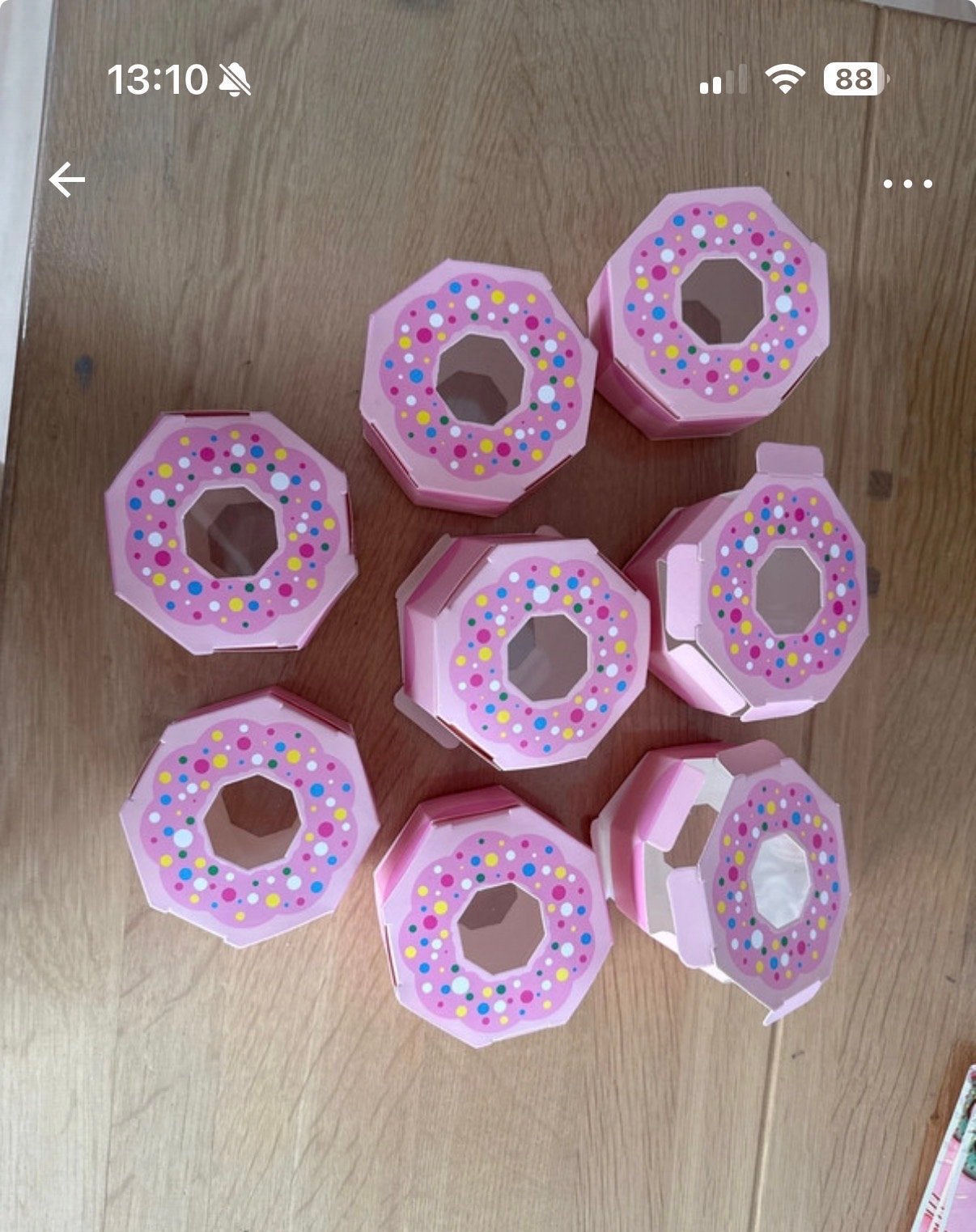 Donut traktatie set: bekers, doosjes, snoepzakjes, Ophalen of Verzenden, Nieuw, Feestartikel, Verjaardag