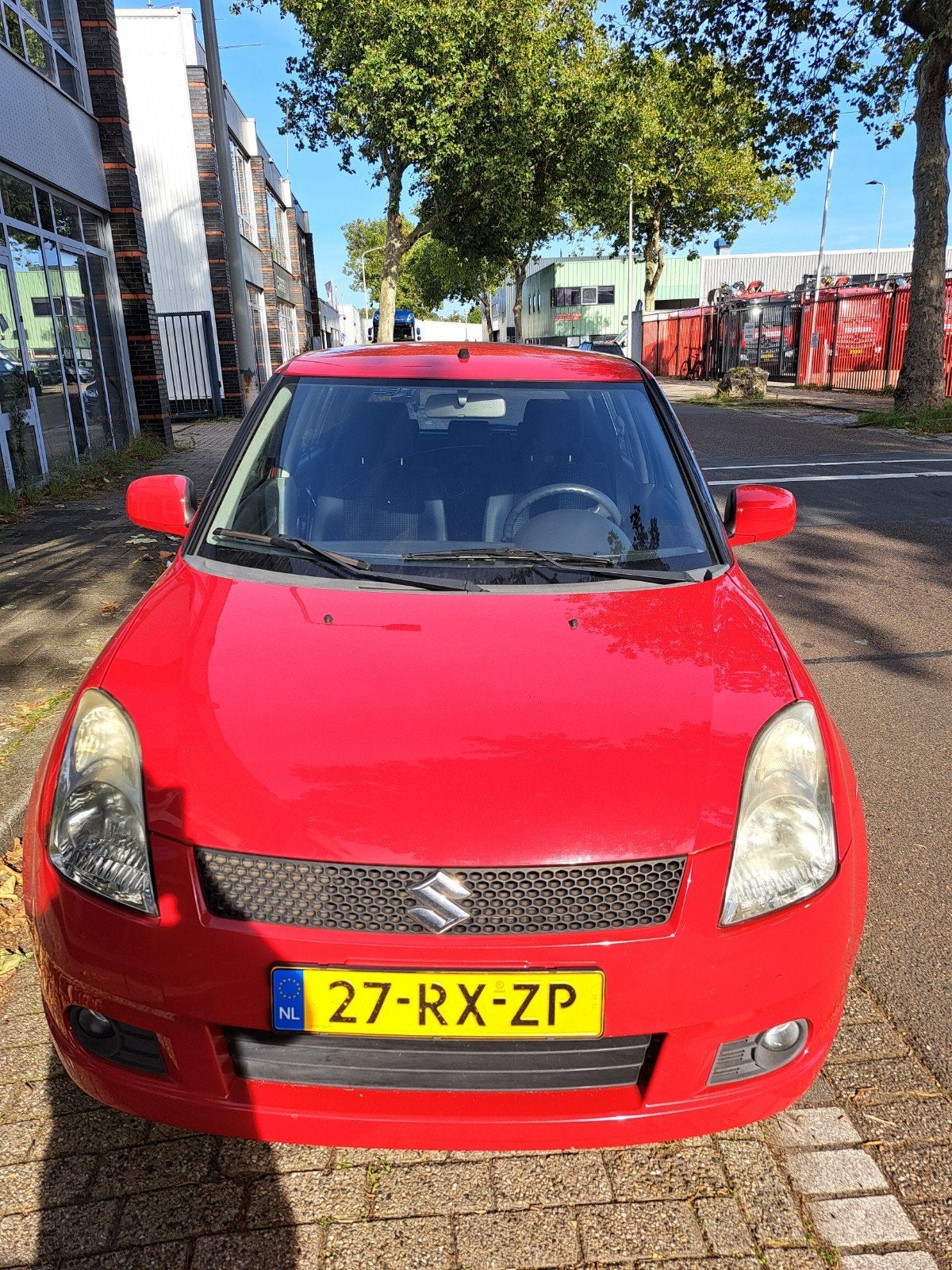 Suzuki Swift 1.5 5D 2005 Rood, Auto's, Voorwielaandrijving, 40 €/maand, Zwart, 4 cilinders