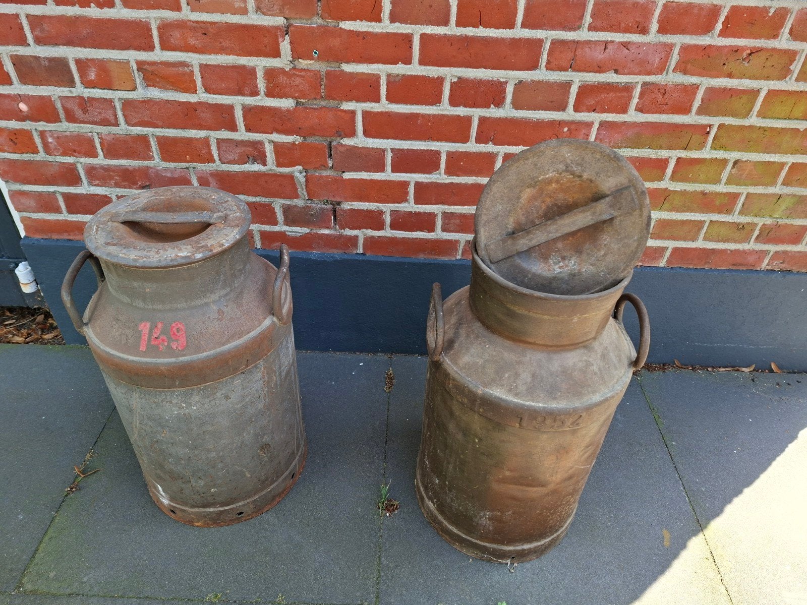 Set van 2 antieke melkbussen, Ophalen