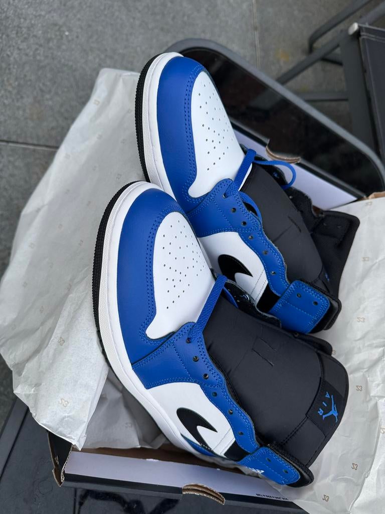 NIEUWE Nike Air Jordan 1 Mid 44.5  Royal Blue White Zwart, Kleding | Heren, Schoenen, Ophalen of Verzenden, Nieuw, Blauw, Sneakers of Gympen