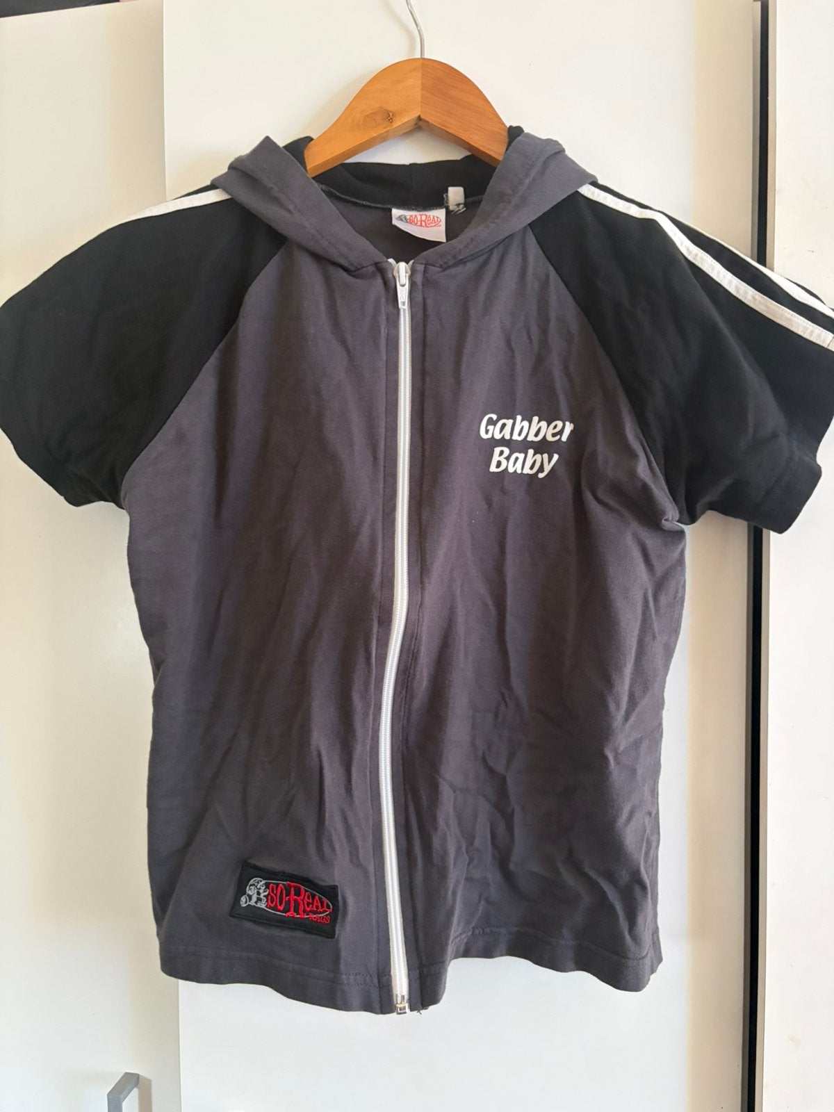So-real gabber baby tshirt maat M, Kleding | Dames, Ophalen, Zo goed als nieuw, Maat 38/40 (M), Grijs