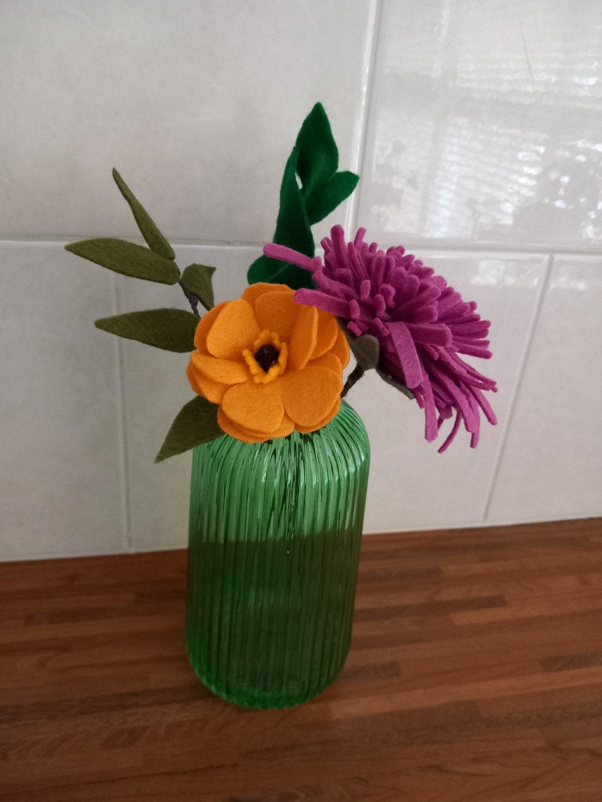 Handgemaakte vilten bloemen met vaasje, Meerkleurig, Textiel, Handgemaakt, Nieuw
