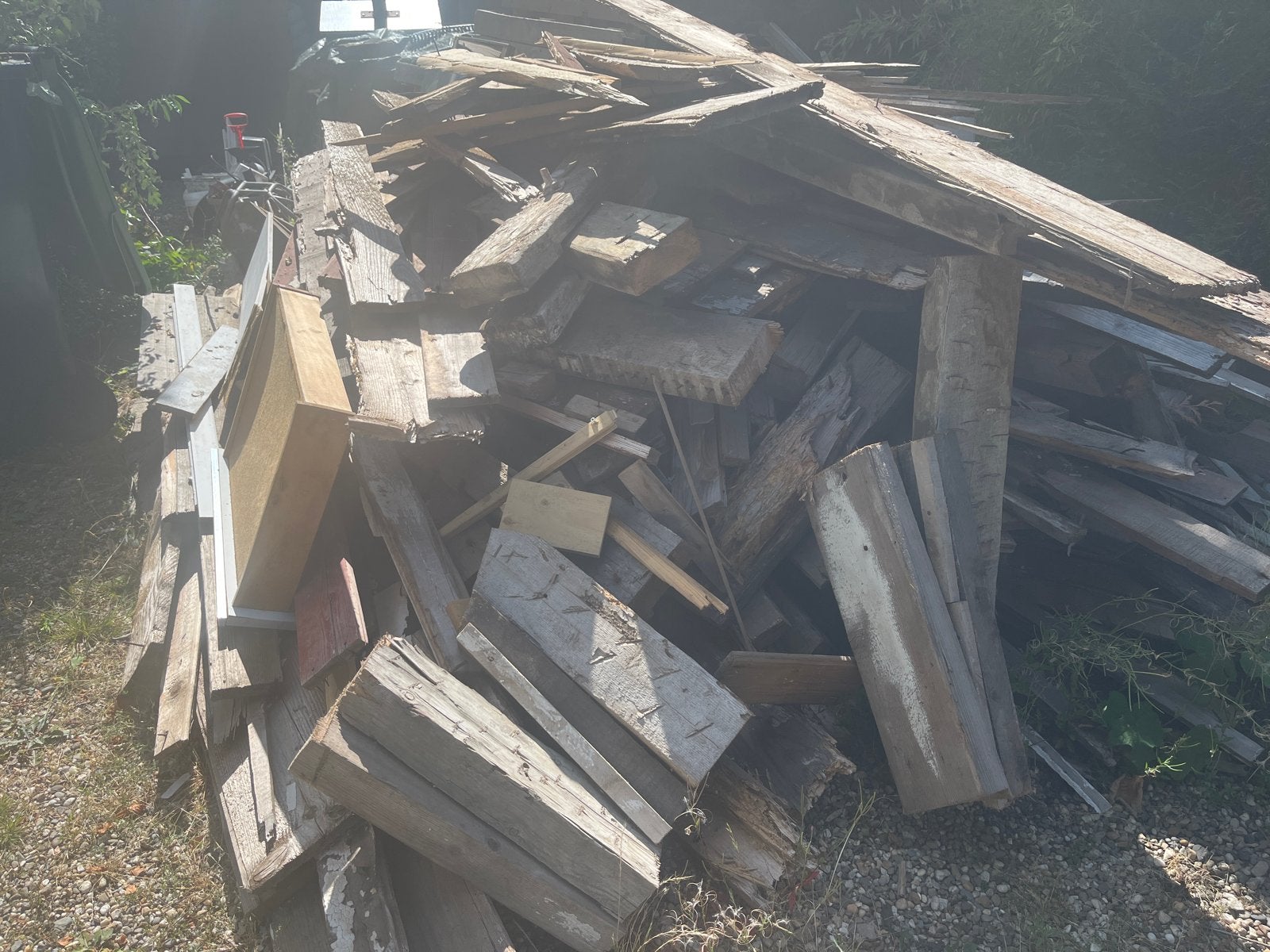 Grote stapel sloophout met verfresten - Ideaal voor projecte, Ophalen, Gebruikt, Overige typen, Overige houtsoorten