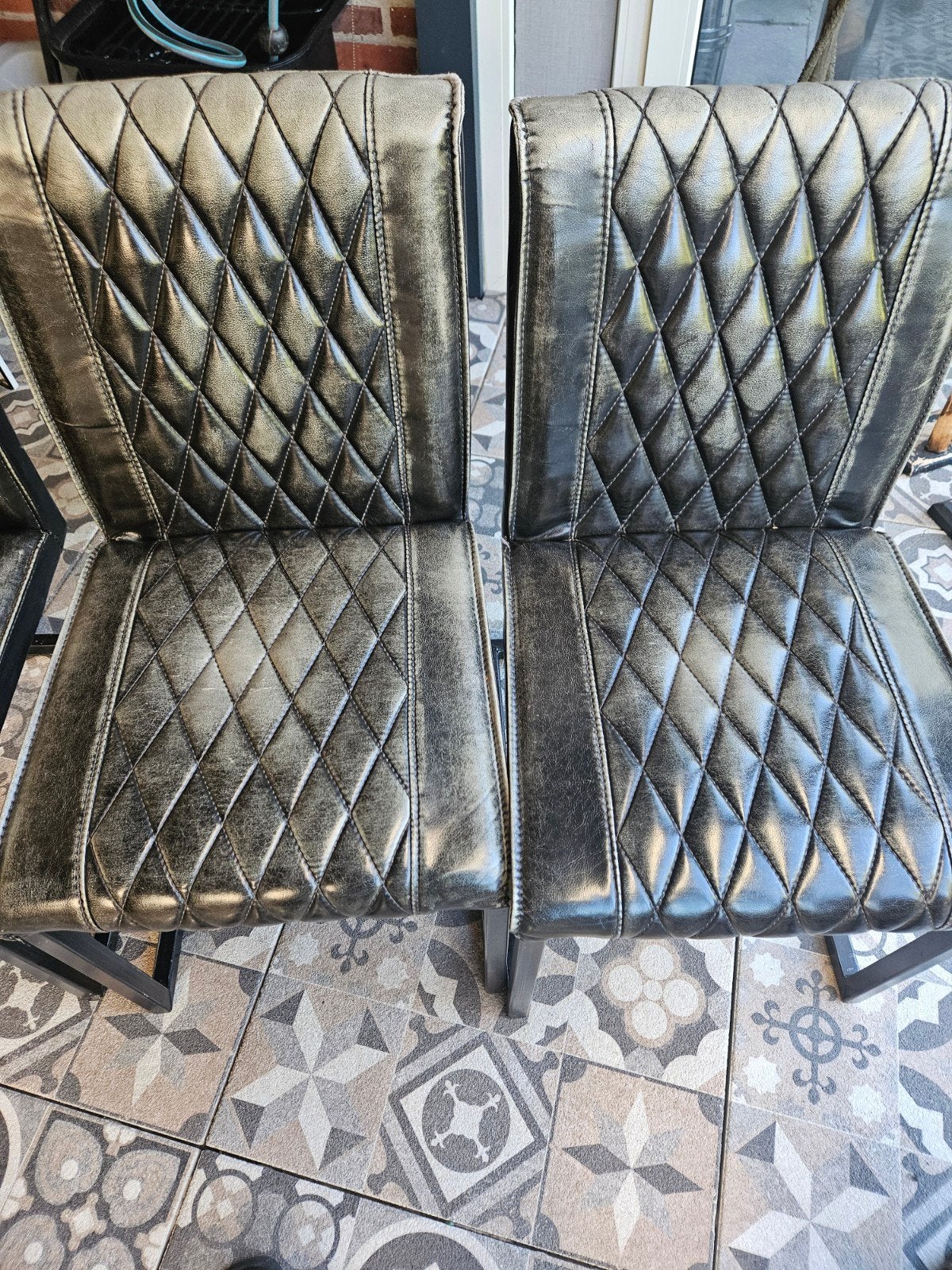 4 eetkamerstoelen met metalen frame en lichte beschadiging, Ophalen, Metaal, Vier