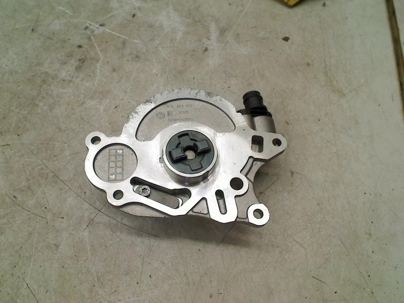 Vacuumpomp Volkswagen Golf VI (5K1) 2012 03L145100D, Gebruikt, Volkswagen, Volkswagen AG, Kundenbetreuung@volkswagen.de