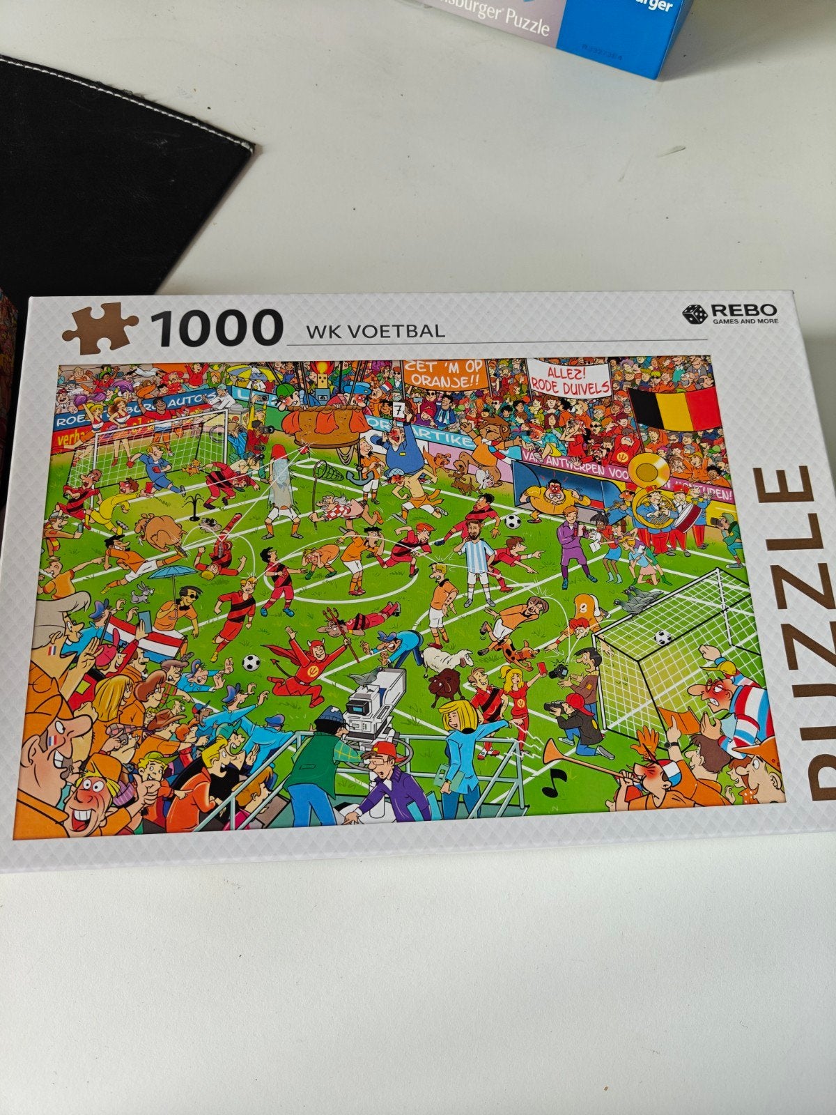 Twee 1000-stukjes puzzels: WK Voetbal & Carnaval Rio, Ophalen of Verzenden, 500 t/m 1500 stukjes, Zo goed als nieuw, Legpuzzel