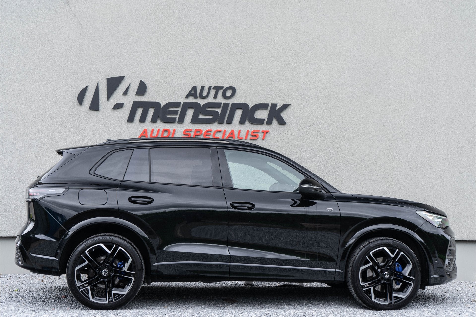 Volkswagen Tiguan 1.5 eHybrid R-Line / 5 jaar Fabrieksgarant, Zwart, 4 cilinders, Hybride Elektrisch/Benzine, SUV of Terreinwagen
