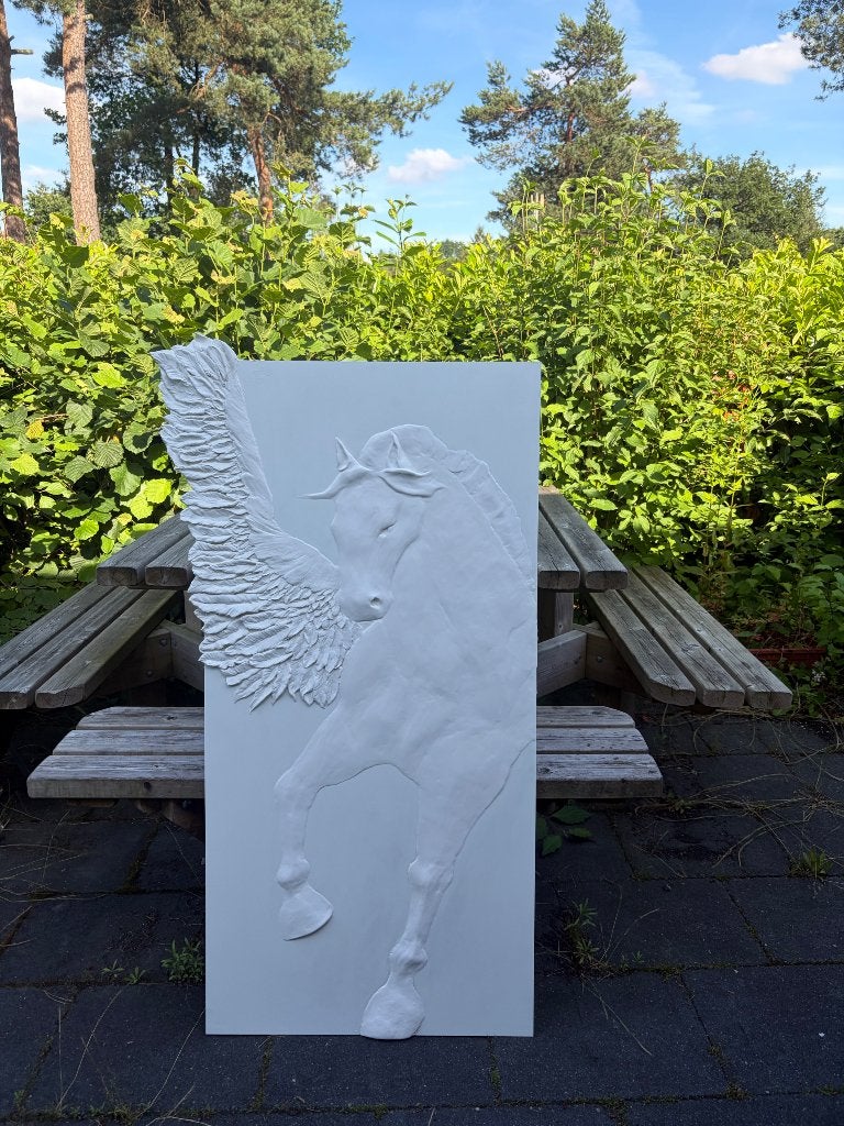 Handmade horse / pegasus relief from plaster, Antiek en Kunst, Kunst | Schilderijen | Klassiek, Ophalen, Paneel, Overige technieken
