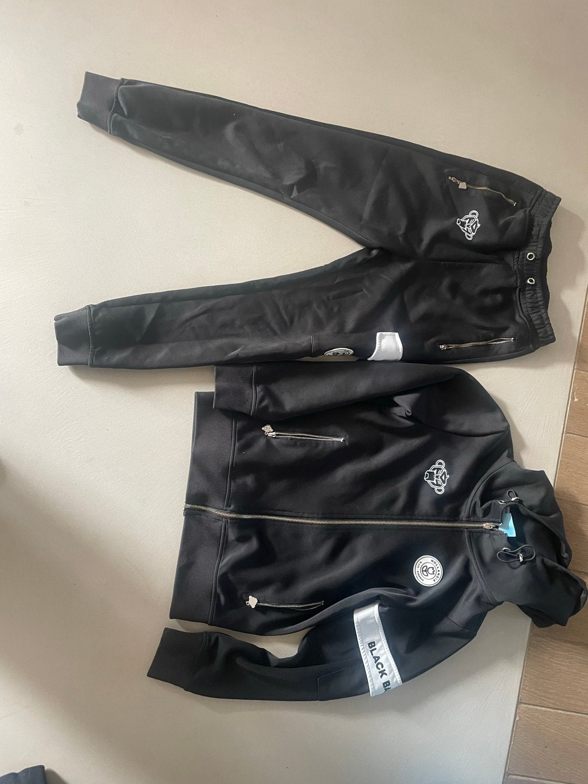 Zwart trainingspak black bananas voor jongens - Maat 152, Kinderen en Baby's, Kinderkleding | Maat 152, Ophalen of Verzenden, Gebruikt