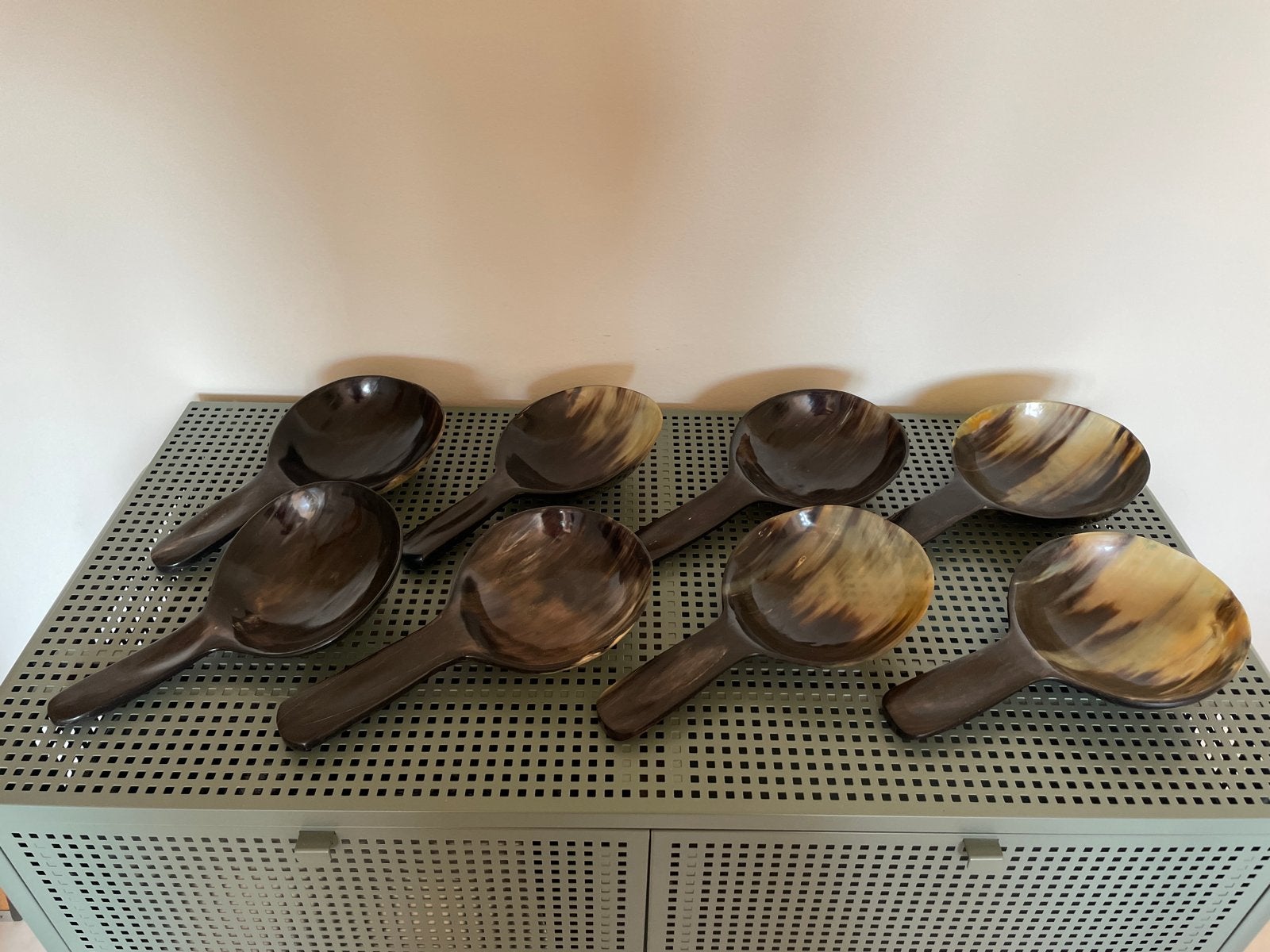 Aparte set: 8 hoornen serveerschaaltjes/ dessertschaaltjes, Ophalen of Verzenden