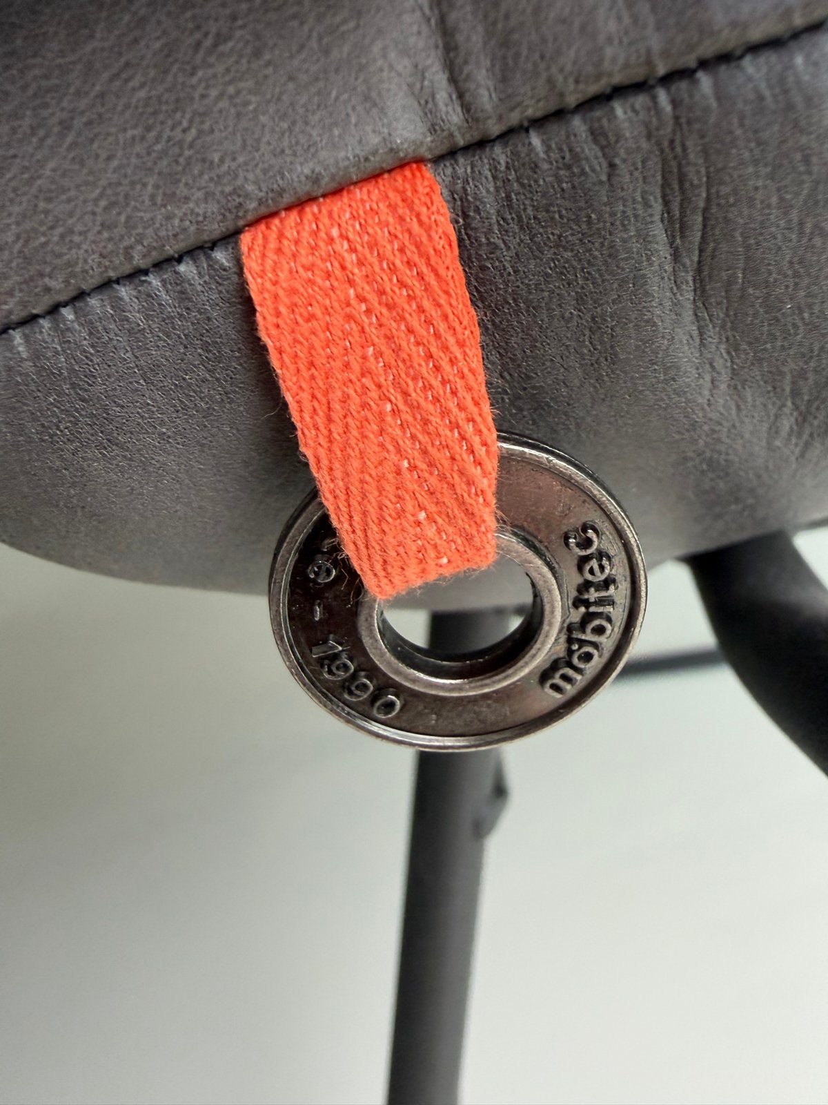 Mobitec eetkamerstoelen, Ophalen, Drie, Leer, Zo goed als nieuw