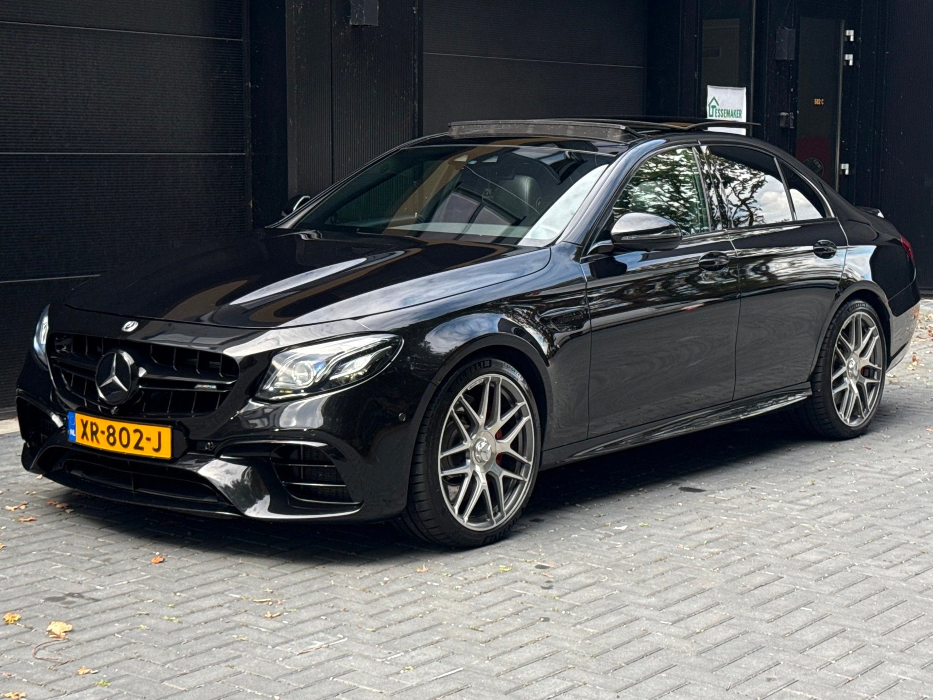 Mercedes-Benz E-klasse AMG 63 S 4MATIC Premium Plus PANO/360, Auto's, Automaat, Gebruikt, Automatische klimaatregeling, Zwart