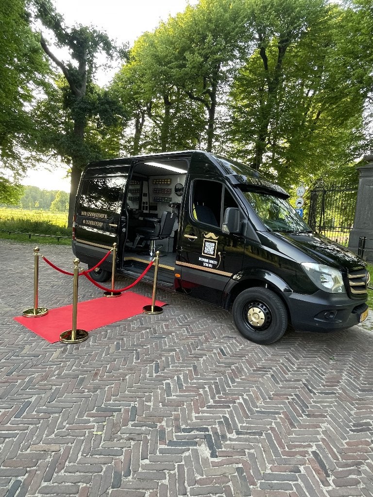 Mobiele barbershop Mercedes-Benz Sprinter 2.1 CDI 95 PK 2015, Auto's, Euro 5, Zwart, Zwart, Particulier