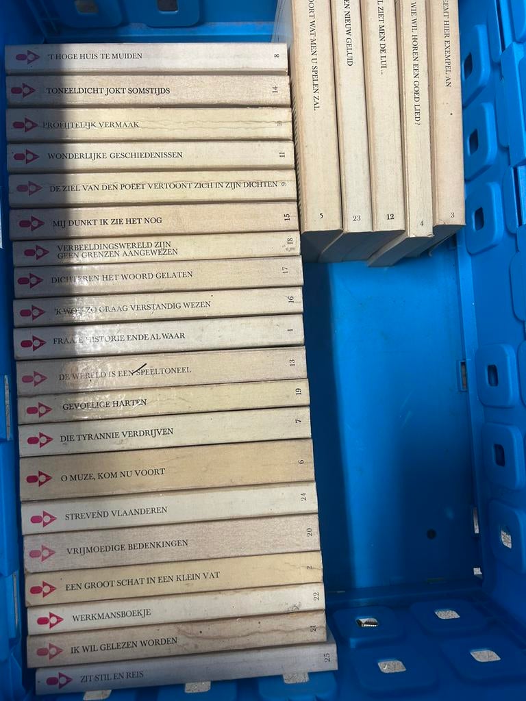 5 kratten met boeken verschillende genres, Ophalen of Verzenden, Zo goed als nieuw, Verschillende onderwerpen