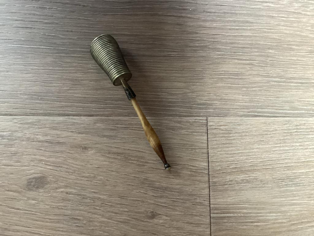 Antiek specerijschepje met benen heft, Ophalen