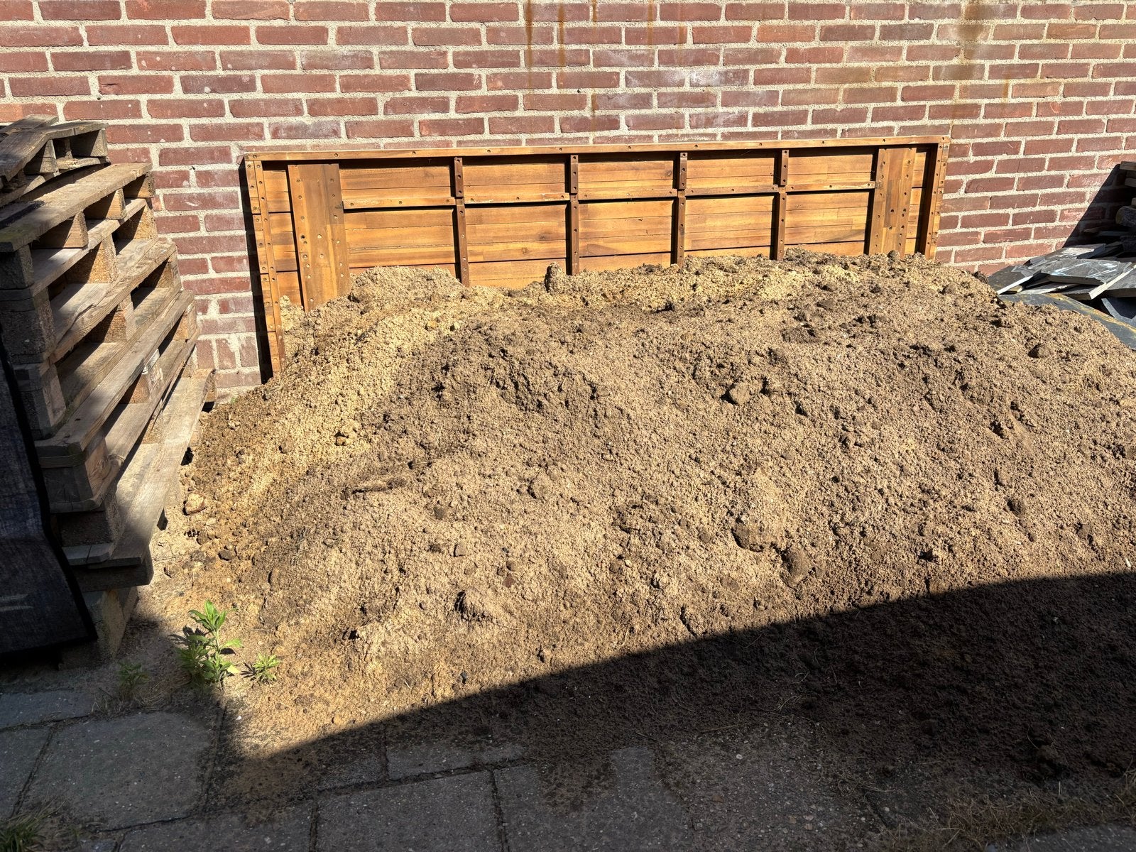 Grote berg grond geel/zwart gemengd, Tuin en Terras, Zand, Ophalen, Gebruikt, Overige typen