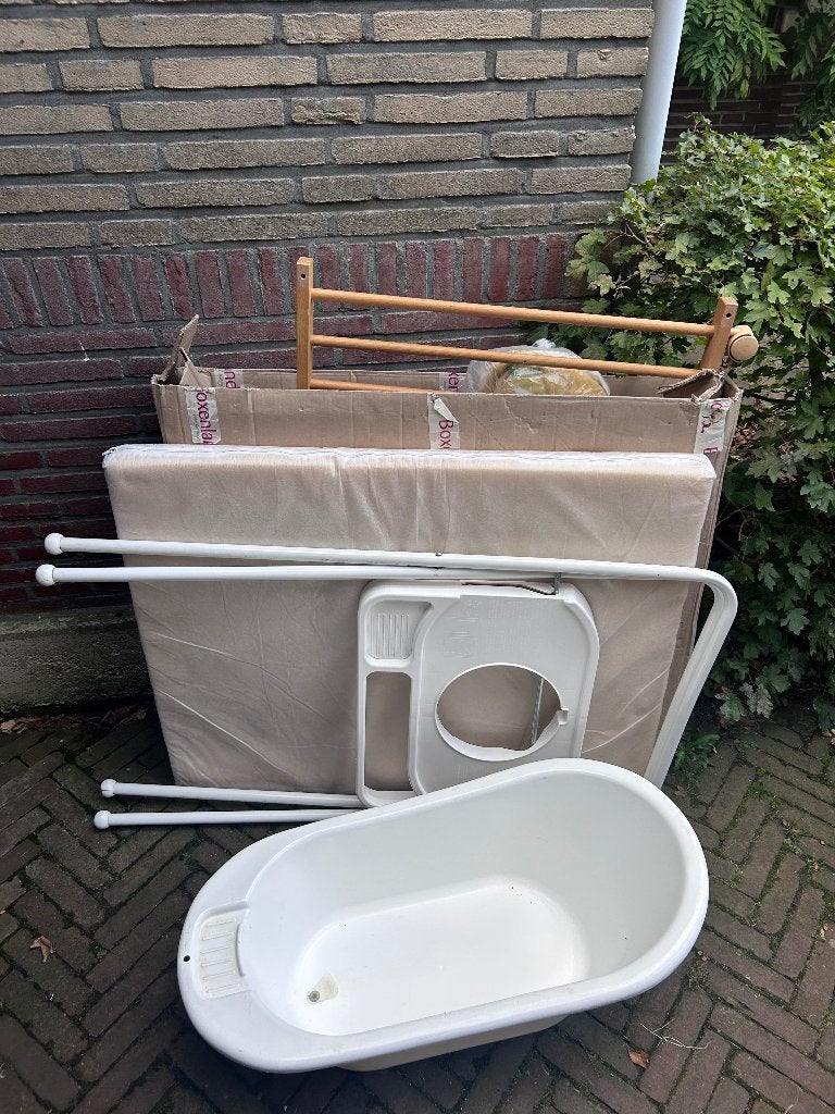 Box en babybad (incl standaard), Ophalen, Zo goed als nieuw, Rechthoekig, In hoogte verstelbaar