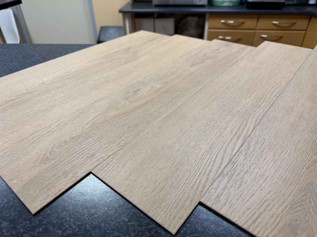 26.72 MTR/2 PLAK PVC VISGRAAT OF RECHTE PLANK RESTANT, Ophalen, Kunststof, 50 tot 150 cm, Overige typen