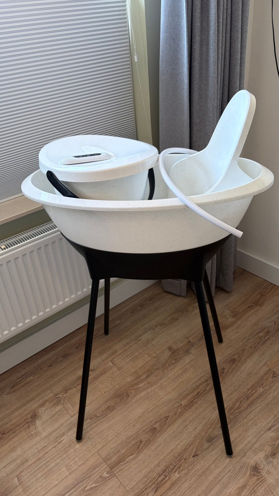 Baby badje merk Luma met toebehoren in nette staat, Kinderen en Baby's, Ophalen, Zo goed als nieuw, Badje, Standaard