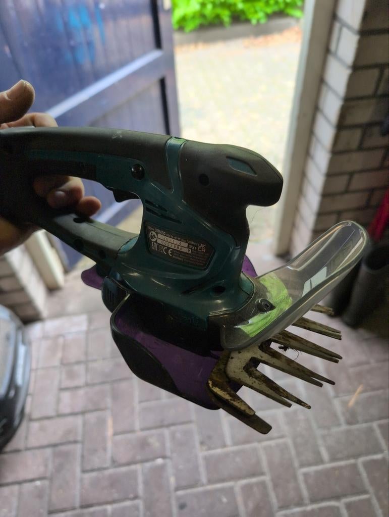 Goed gebruikte Makita grasknipper UM600D 12V, Tuin en Terras, Gebruikt, Accu, Ophalen of Verzenden, Makita