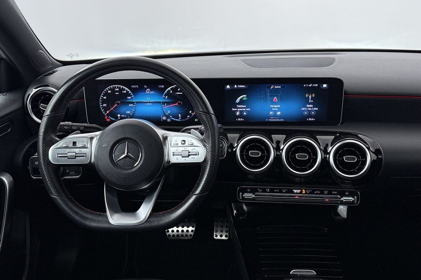 Mercedes-Benz A-Klasse 180 Business Solution AMG (PANORAMADA, Auto's, Automatische klimaatregeling, 136 pk, Gebruikt, 4 cilinders