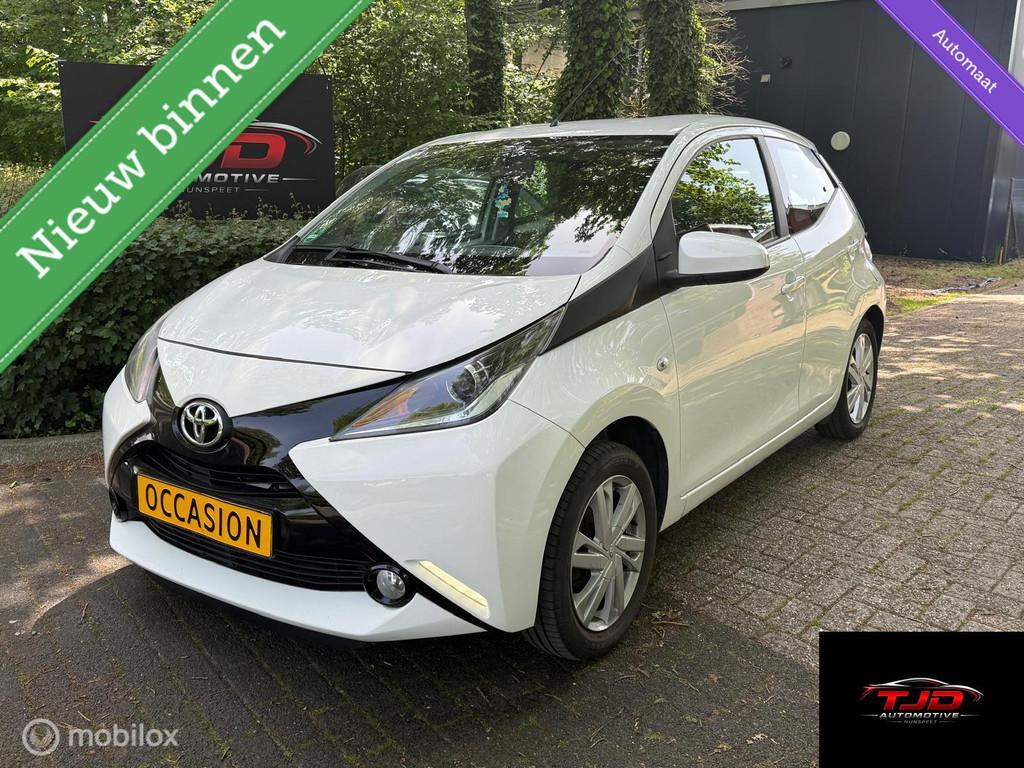 Toyota Aygo 1.0 VVT-i x-pure AUTOMAAT-AIRCO-CAMERA-NAVI, Stof, Gebruikt, Overige carrosserieën, 4 stoelen