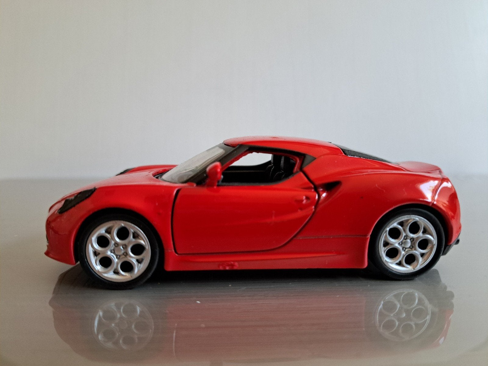 Alfa Romeo 4C , schaal 1:43, nieuw, Ophalen of Verzenden, Nieuw, Auto, Overige merken