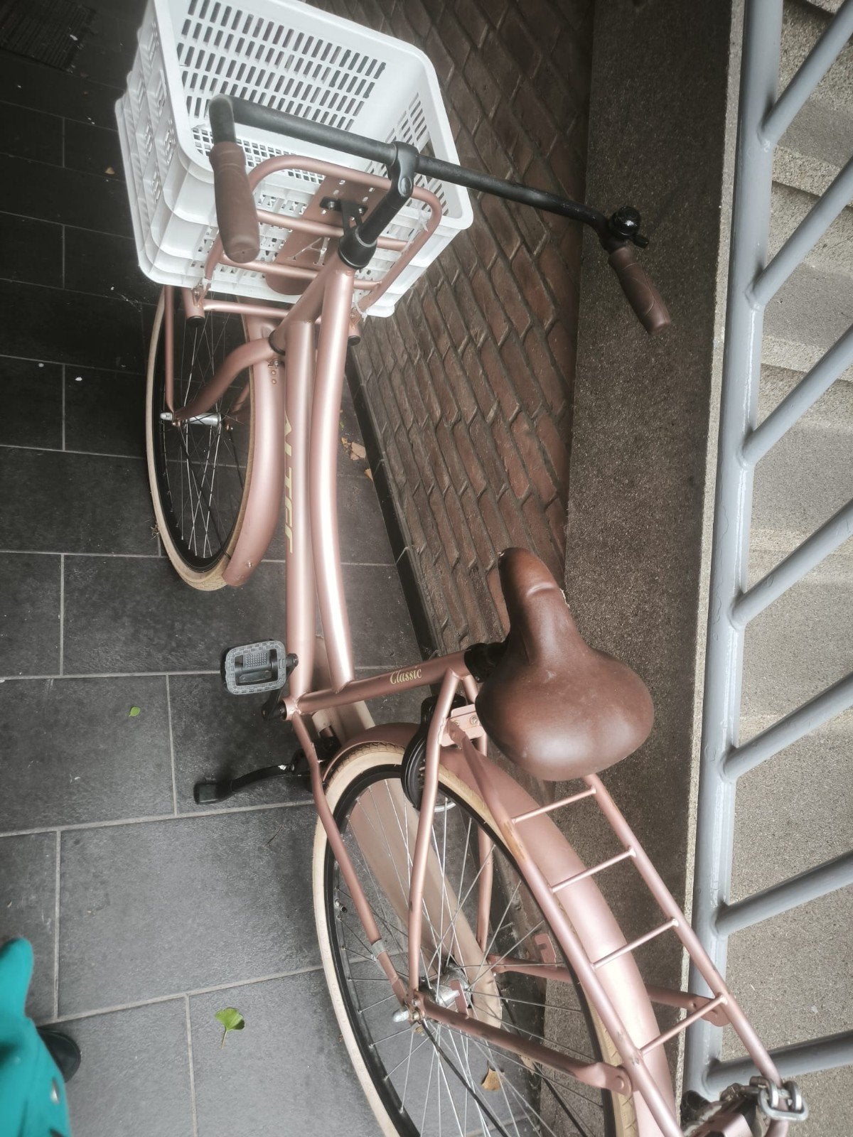 Roze Altec Classic 28 inch Damesfiets + fietstas, Ophalen