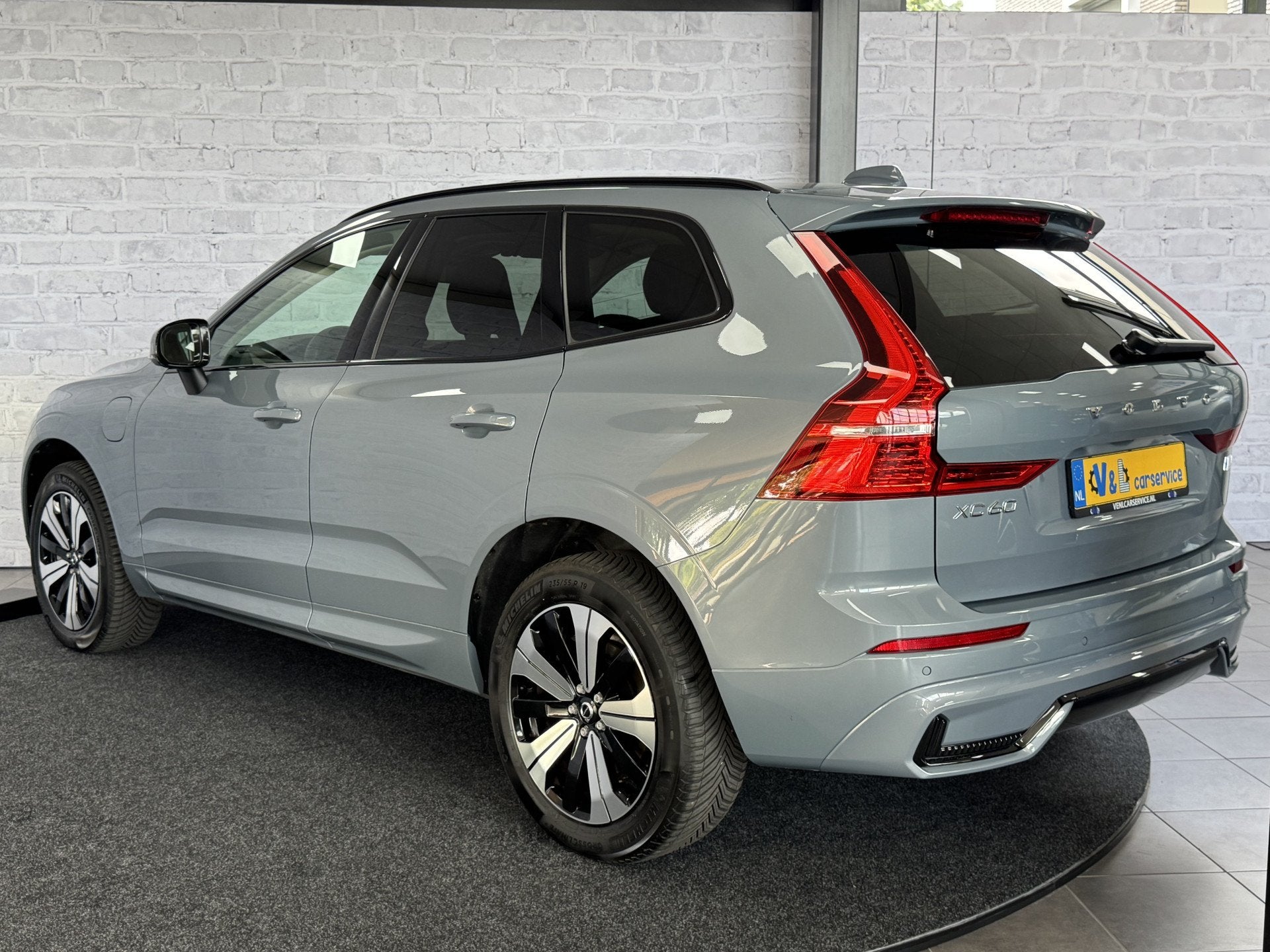 Volvo XC60 2.0 T6 Plug-in hybrid AWD Plus Dark Pano Trekhaak, Automaat, 145 pk, Gebruikt, 4 cilinders