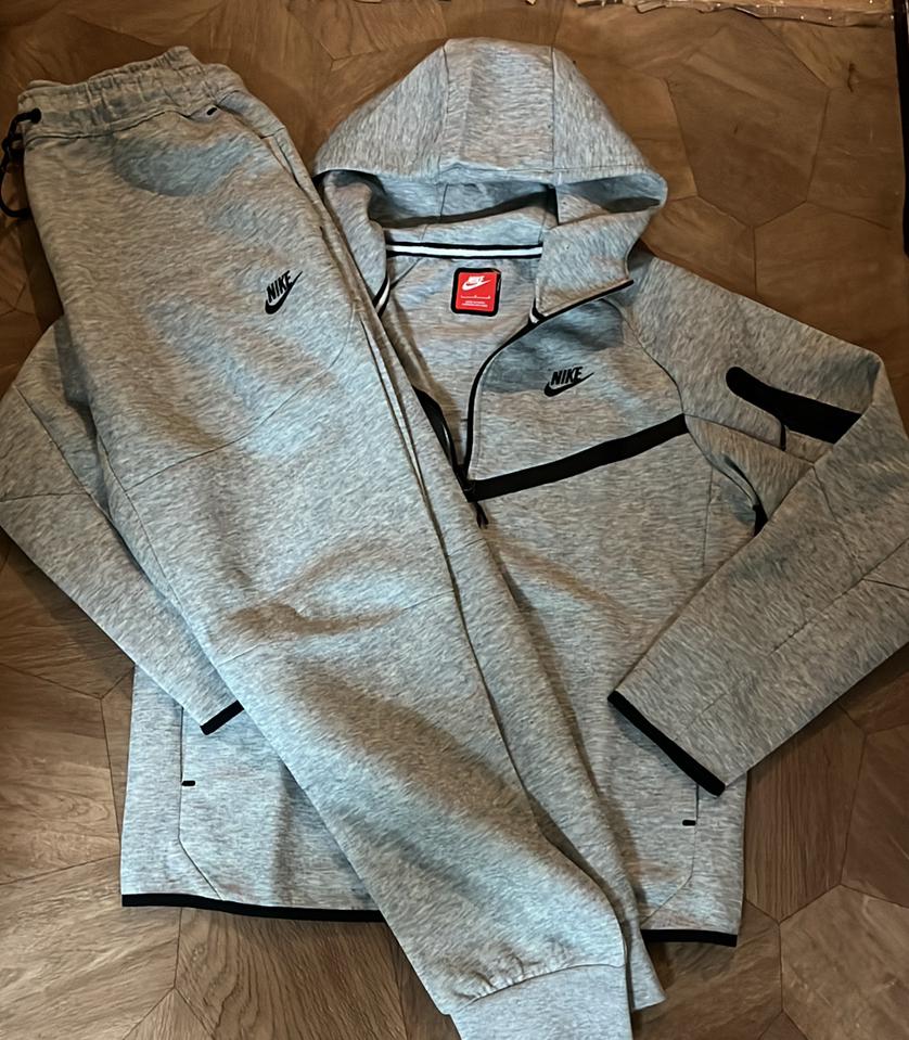 Nike tech, Kleding | Heren, Sportkleding, Maat 56/58 (XL), Ophalen of Verzenden, Zo goed als nieuw, Grijs