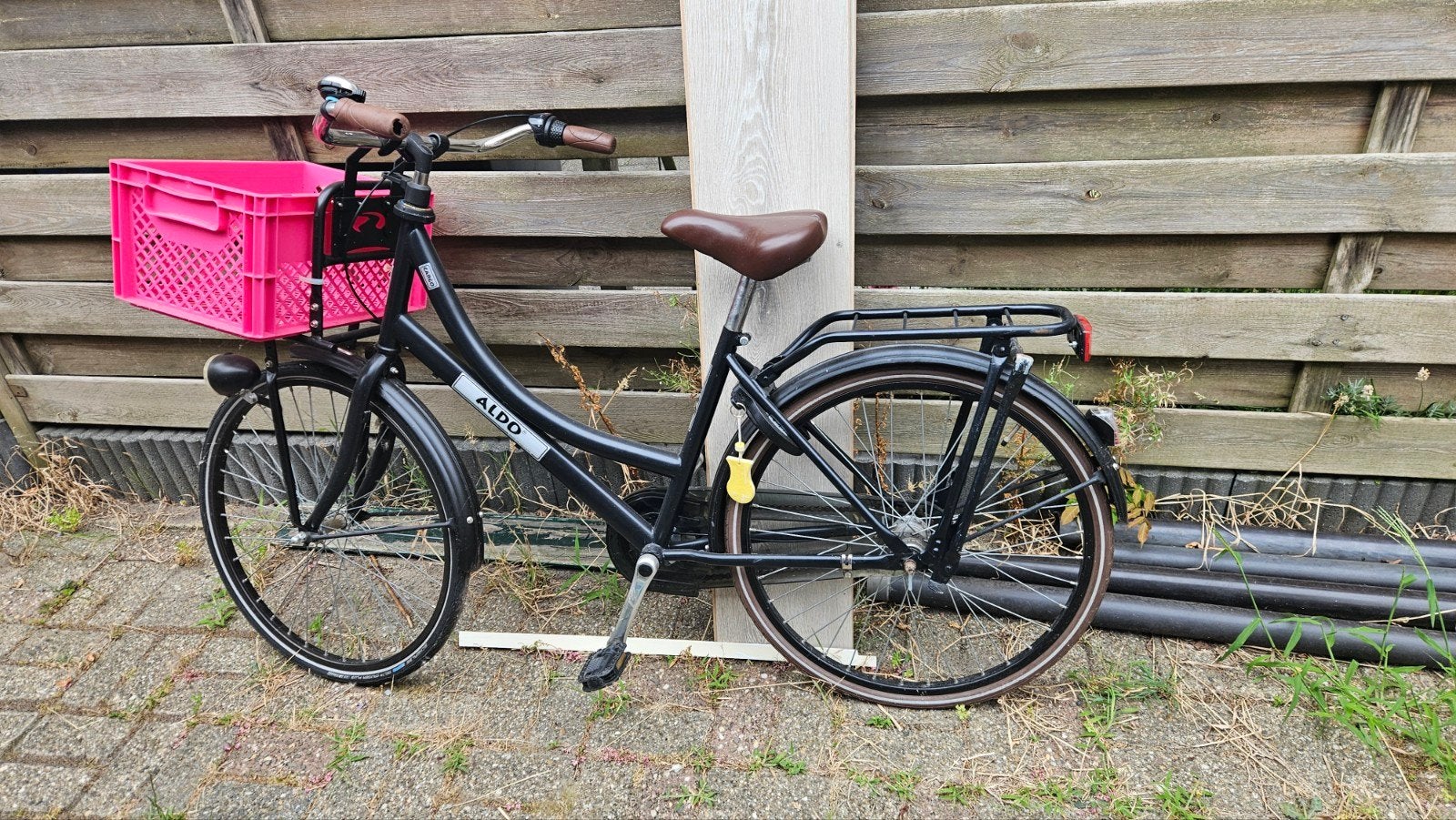 Leuke gebruikte Aldo meisjesfiets met roze mand mand, Ophalen, Terugtraprem, Versnellingen, Aldo