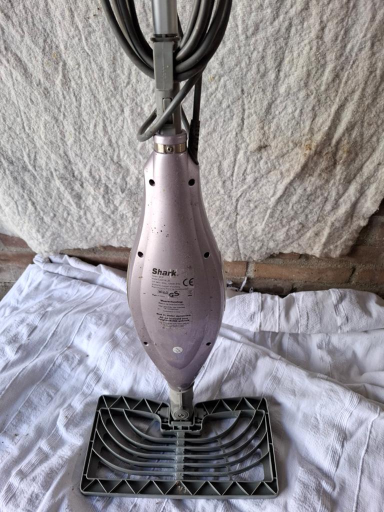 SHARK REINIGER, € 25,- ZIE OOK MIJN OVERIGE ADVERTENTIES, Overige materialen, Ophalen of Verzenden, Zo goed als nieuw, Grijs