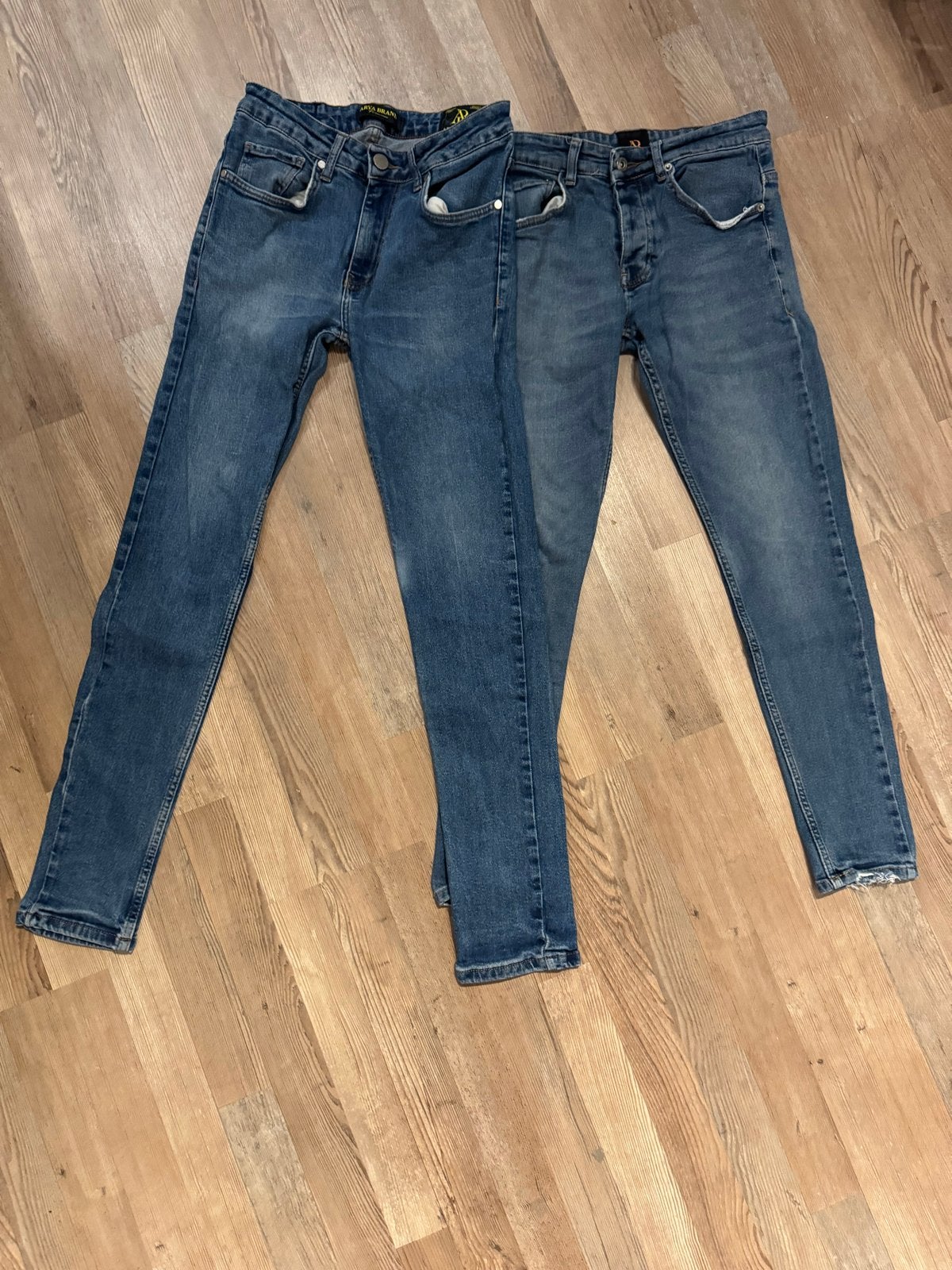 2 spijkerbroeken maat 30 - Arya Brand, Ophalen of Verzenden, Zo goed als nieuw, Blauw, W32 (confectie 46) of kleiner