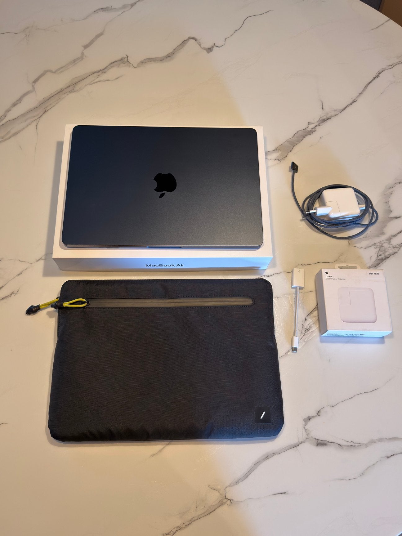 Foto 20 van MacBook Air 13” M5, 16GB, 512GB, Midnight 2026 + Accesoires