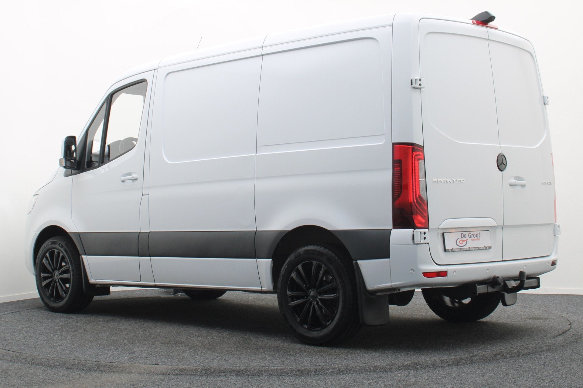 Mercedes-Benz Sprinter 317 CDI L1H1 RWD Leer, 360° Camera,, Auto's, Automaat, Dealer onderhouden, Achterwielaandrijving, Gebruikt