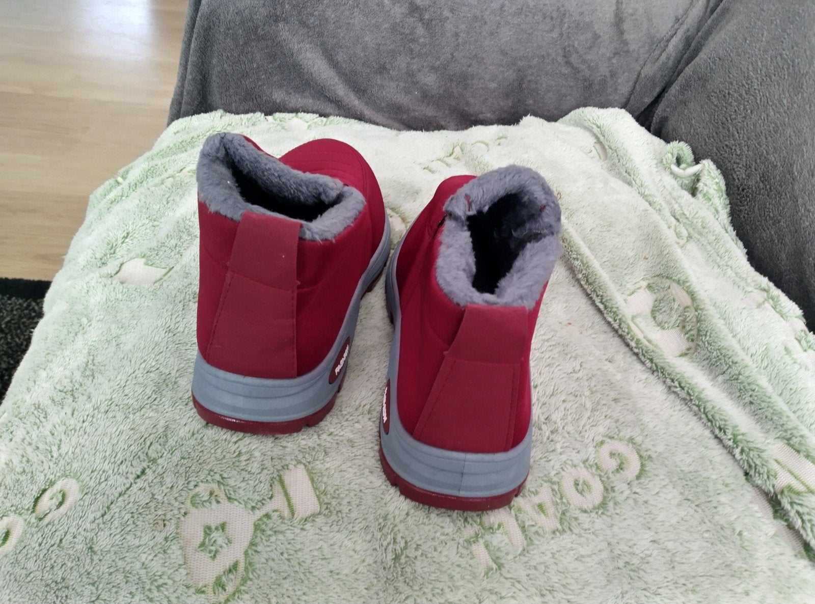 te koop1paar nieuwe dames schoenen, Ophalen, Nieuw, Pantoffels of Sloffen, Rood