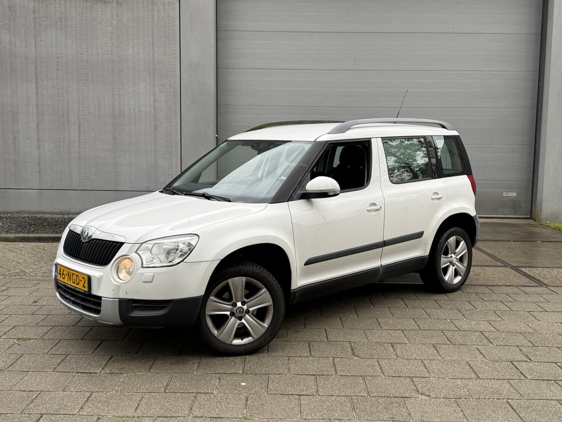Skoda Yeti 1.2 TSI Ambition (Inruilkoopje) (bj 2010), Auto's, Voorwielaandrijving, Euro 5, Stof, Gebruikt