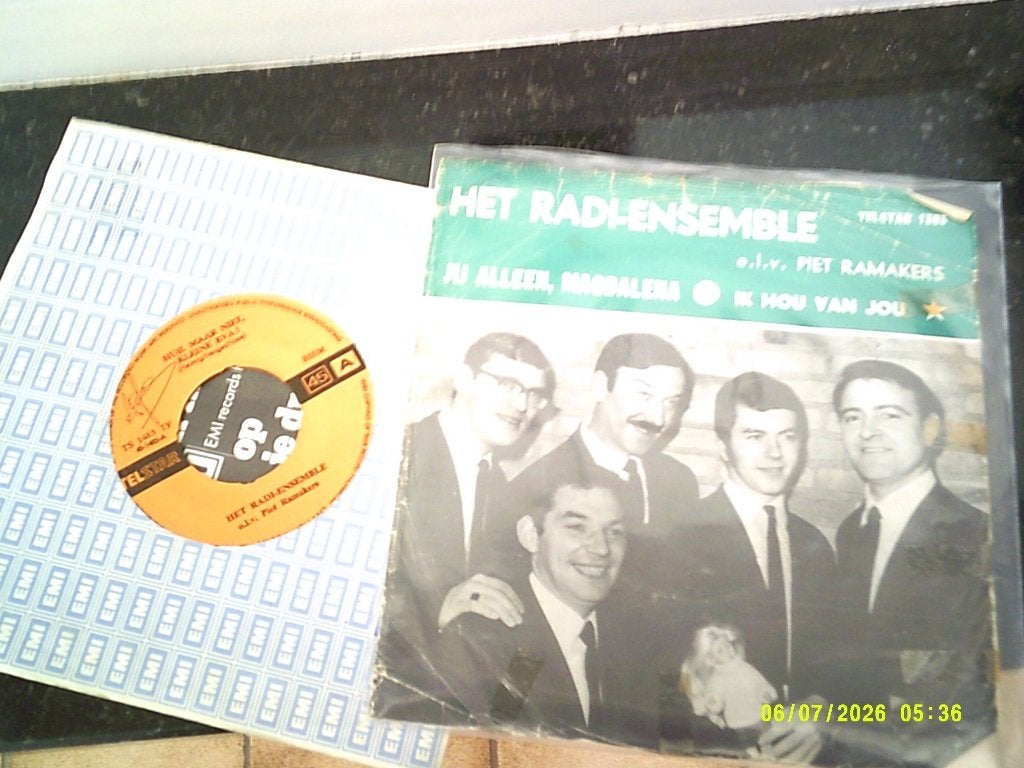 Het Radi ensemble -Huil maar niet kleine Eva (vinyl), Cd's en Dvd's, Vinyl | Nederlandstalig, 7 inch, Ophalen of Verzenden, Levenslied of Smartlap