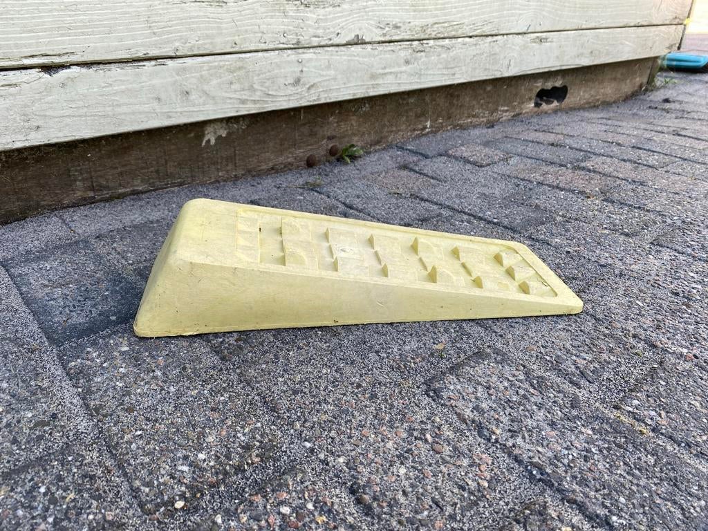 Gele kunststof drempelhulp / oprijplaat, Ophalen of Verzenden, Gebruikt, Binnen