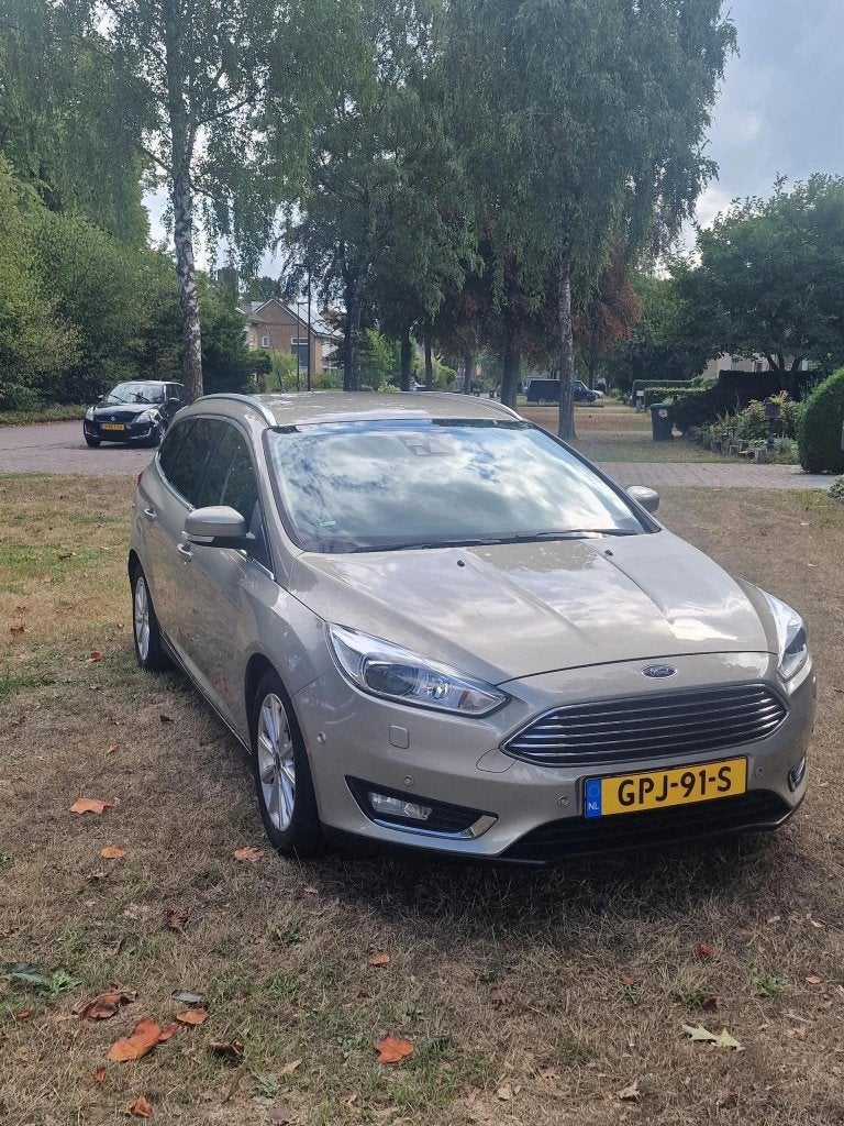 Ford Focus 1.5 Titanium Ecoboost 110KW Wagon AUT 2015, Auto's, 1498 cc, 4 cilinders, Leder en Stof, Beige