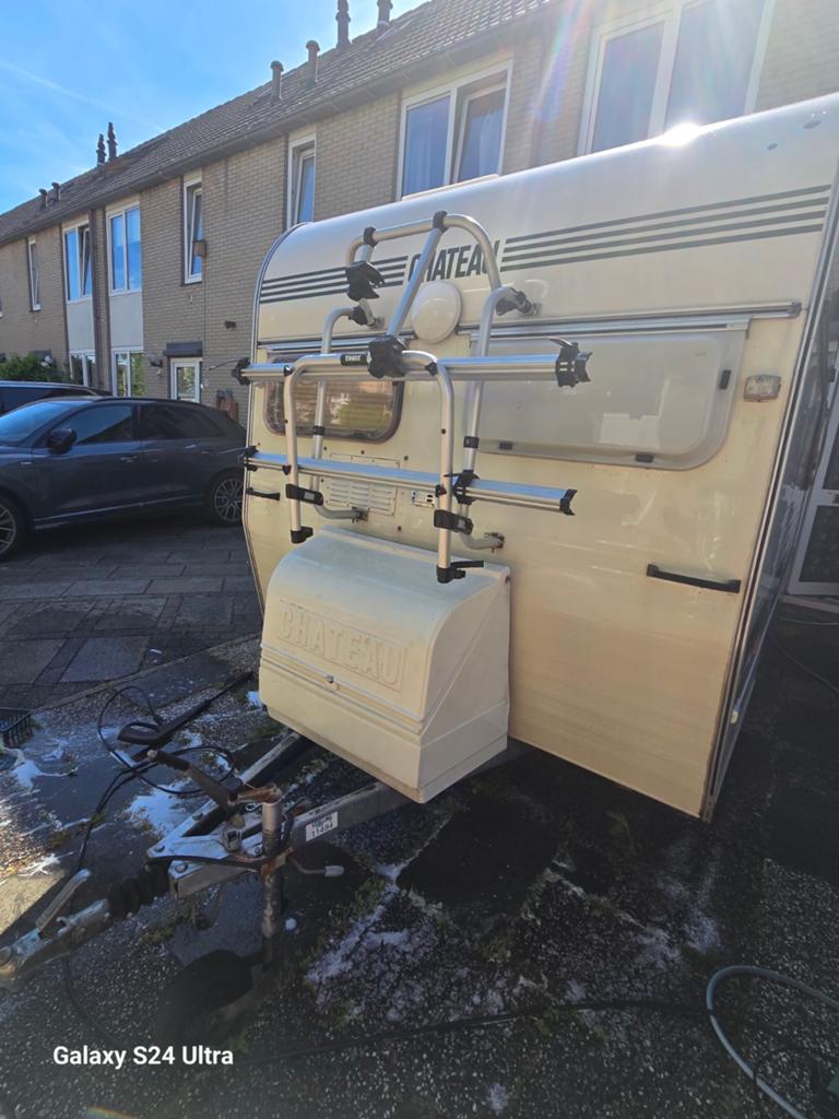 Caravan Chateau 350 de luxe, Ophalen