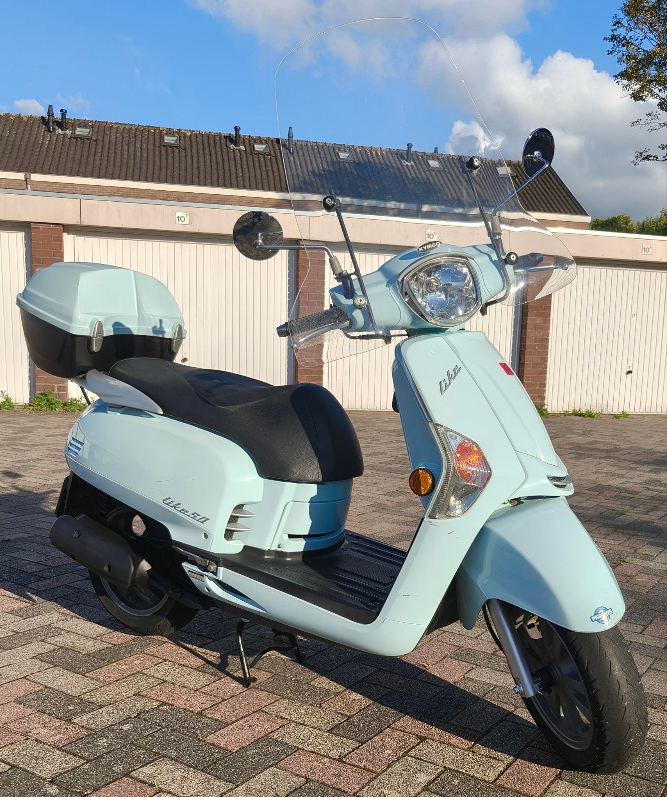 Foto 3 van Kymco Like 50 Scooter - Lichtblauw, Inclusief Topkoffer