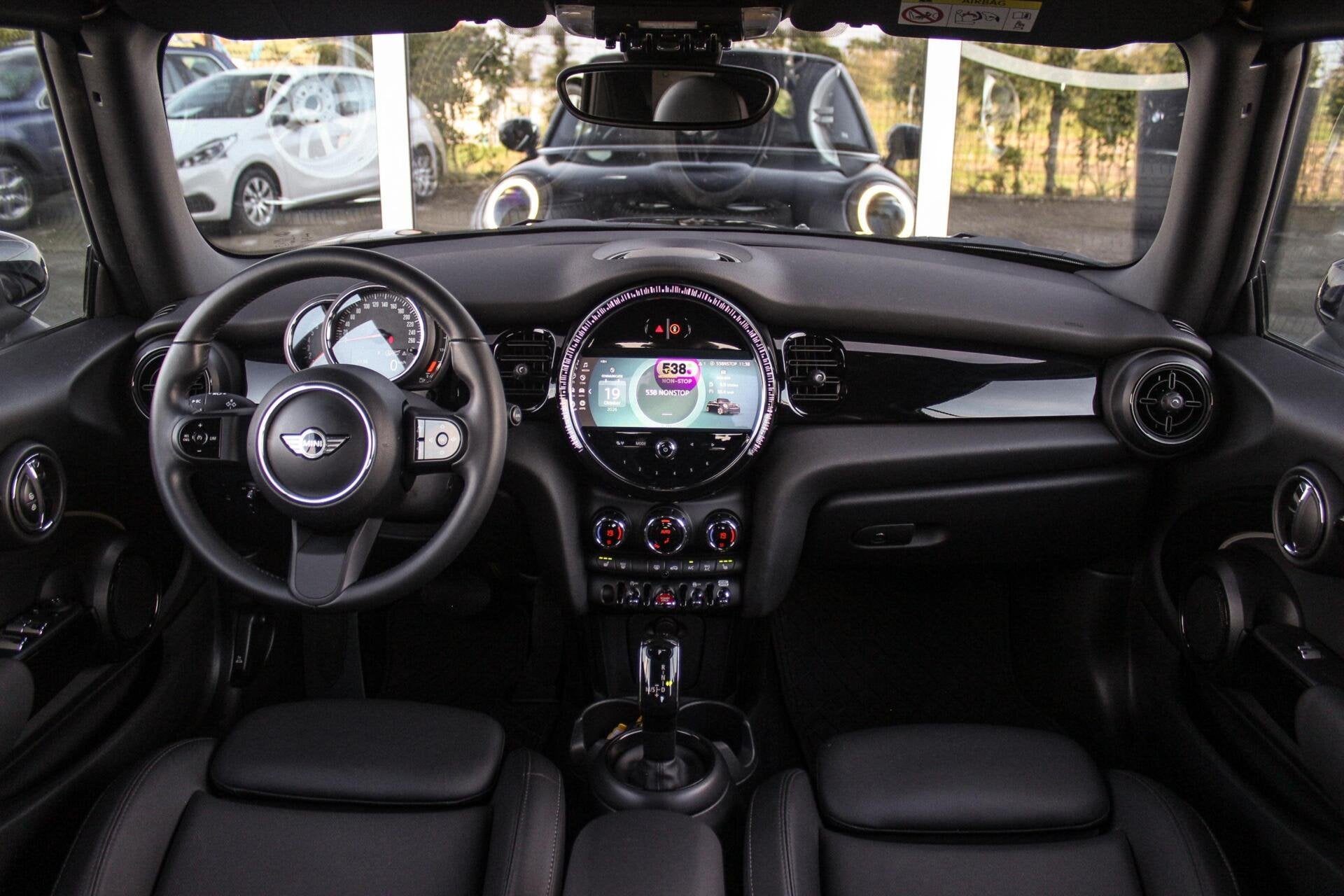 MINI Cabrio 1.5 Cooper Classic | 1e eigenaar | Driving Assis, Auto's, Dealer onderhouden, 136 pk, Gebruikt, Cabriolet