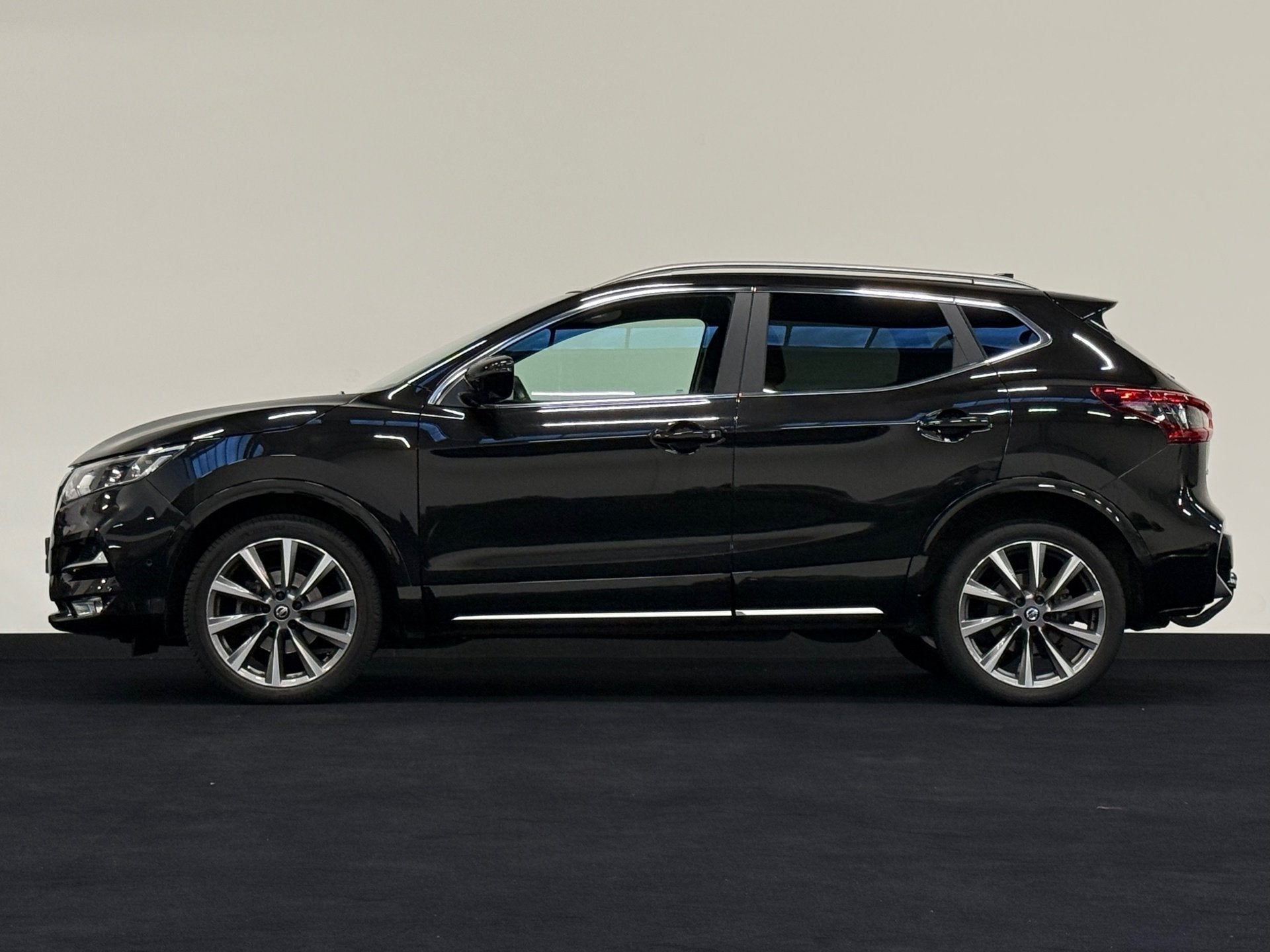 Nissan Qashqai 1.3 DIG-T Tekna + ProPilot Pano 360 Leder Mem, Dealer onderhouden, Gebruikt, 4 cilinders, 1290 kg