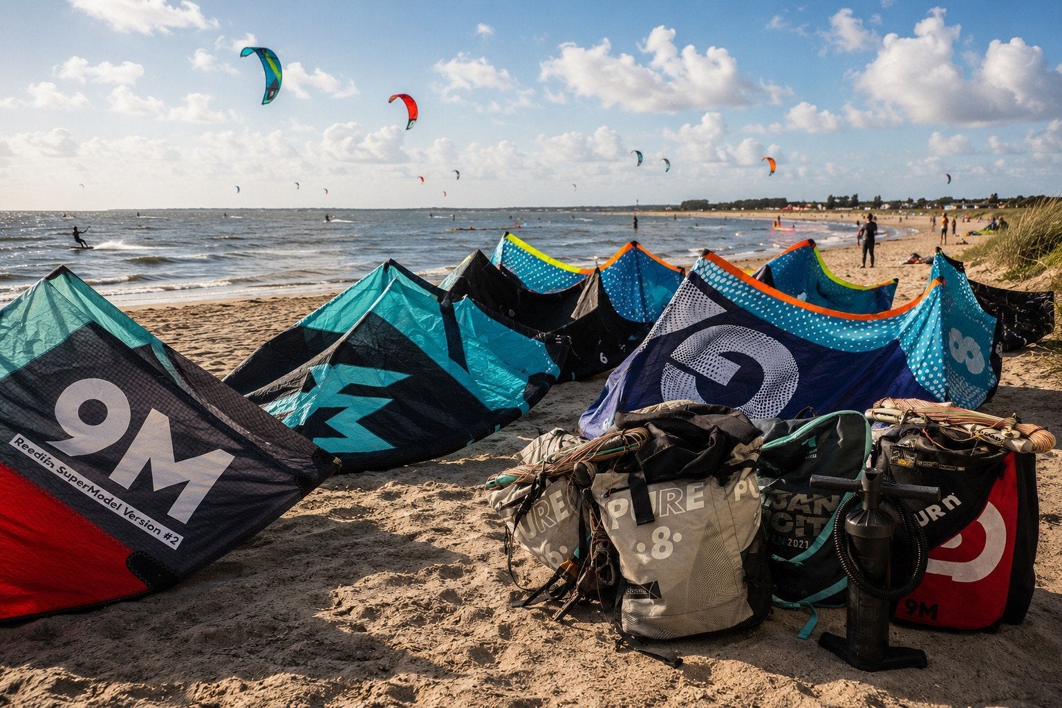 Kitesurfset, 4 kites, pomp, diverse barren, board, wetsuit., Gebruikt, Kitesurf-set, Twintip, 9 m²