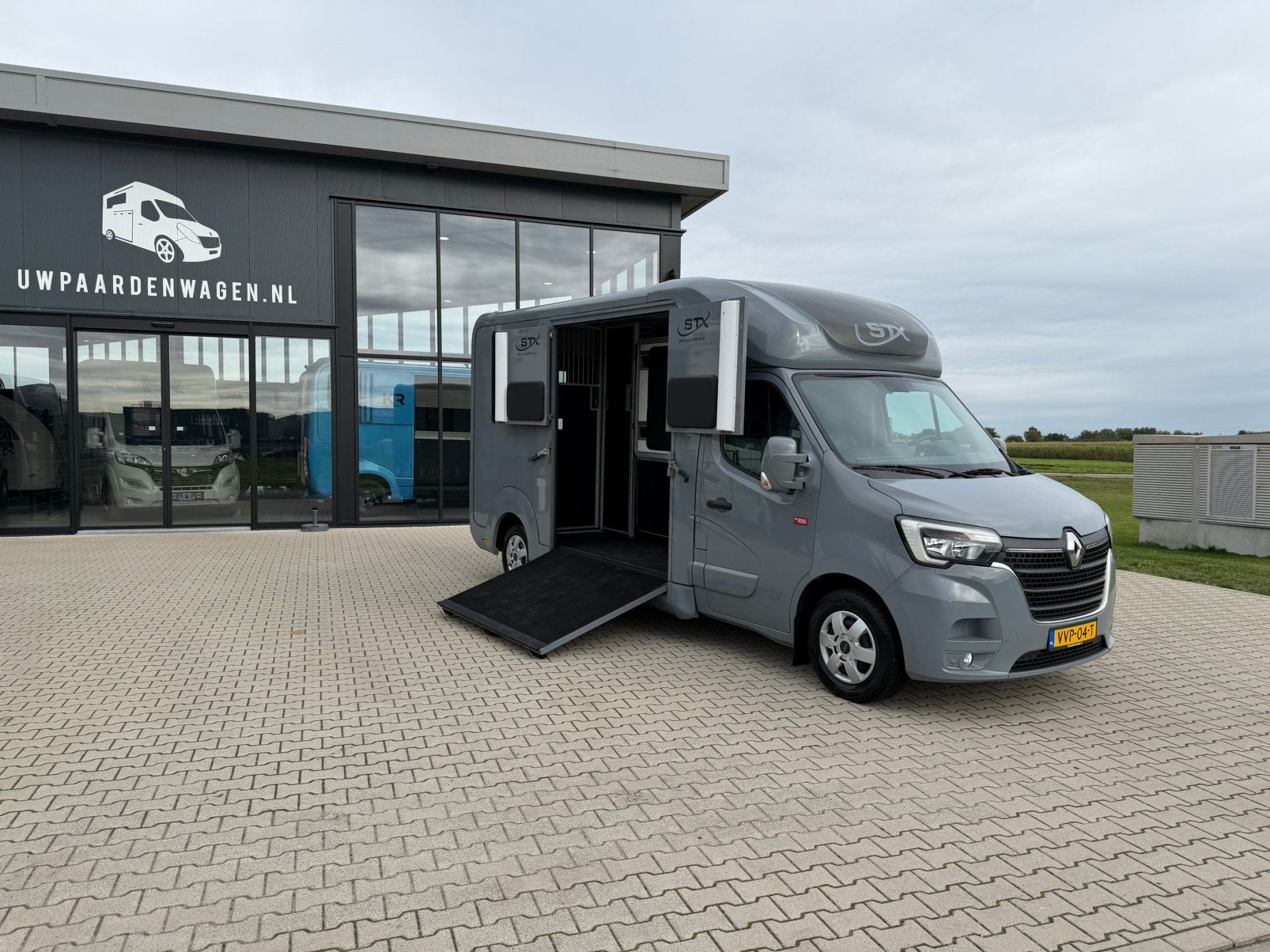 Renault STX >Automaat< 2021 paardenwagen Paardenvrachtwagen, Ophalen, Zo goed als nieuw, Aluminium, Overige typen