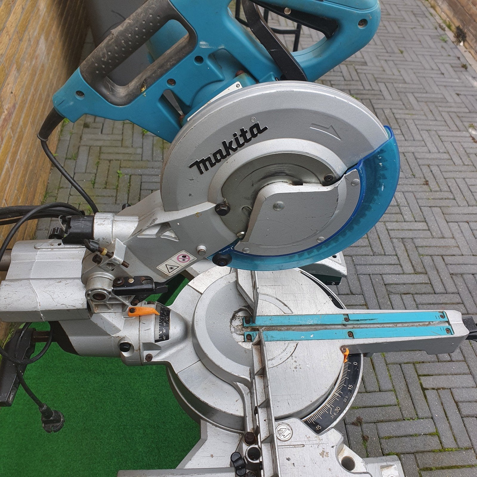 Afkortzaag Makita, Doe-het-zelf en Verbouw, Gereedschap | Zaagmachines, Ophalen, 1200 watt of meer, Afkortzaag, 70 mm of meer