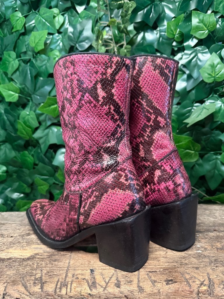 prachtige vintage retro snake laars van Loblan maat 41, Kleding | Dames, Schoenen, Lage of Enkellaarzen, Loblan, Ophalen of Verzenden