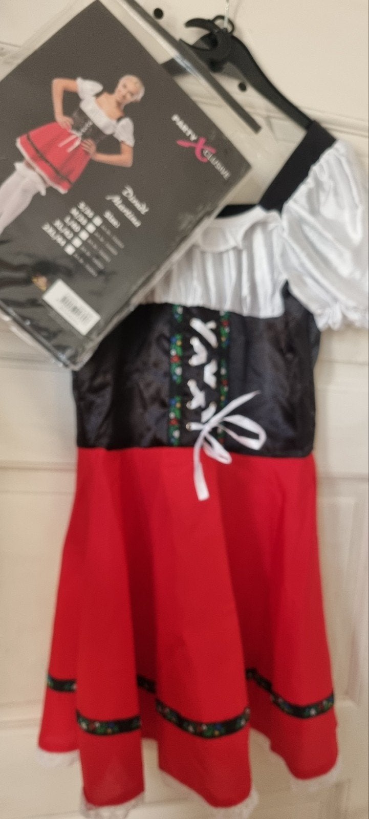 Nieuwe Dirndl Maat S - Oktoberfest/Carnaval, Carnaval, Nieuw, Ophalen of Verzenden, Kleding